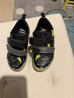 Παιδικά παπούτσια Clarks με φωτάκια, νούμερο 27, μαύρα