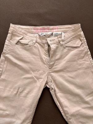 H&M Jean slim size 12-13 years with rips skinny fit like new, beige