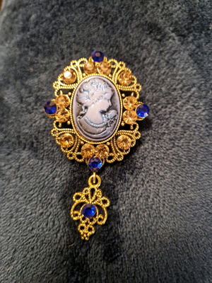 Vintage pin new