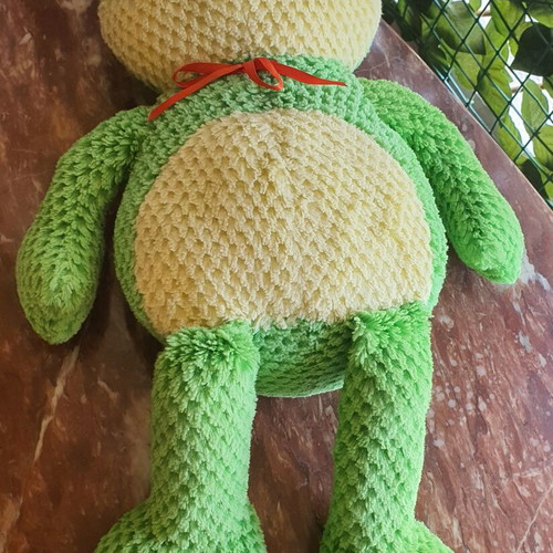 Frog plush toy like new