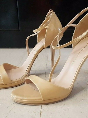 Γόβες Mourtzi μεταχειρισμένες, μέγεθος 40, μπεζ λουστρίνι