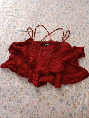 Crop top red size XS like new
