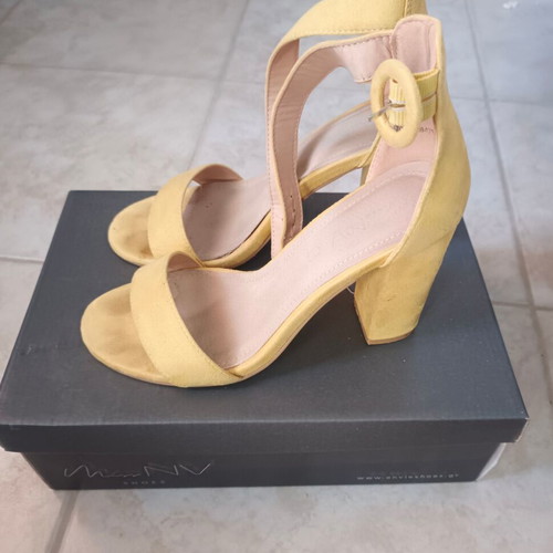 Envie Shoes yellow platform sandals like new, size 38