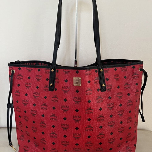 MCM Anya shoulder bag like new, red