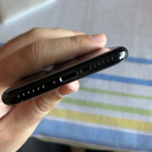 iPhone 7 like new with 100% new battery black 16GB