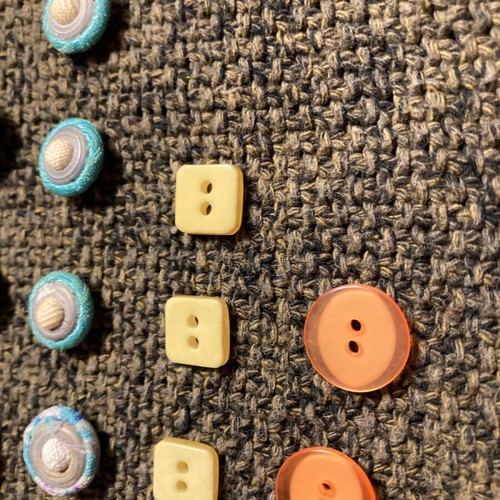 18 vintage buttons from 80s and 90s