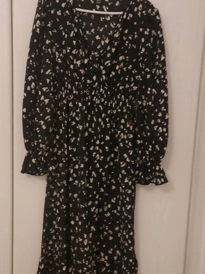 Maxi dress new Shein black with beige details and elastic waist