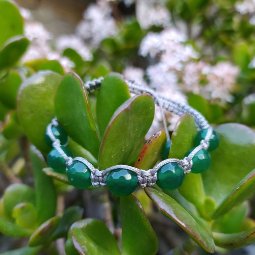 Macrame bracelet with semi-precious stones