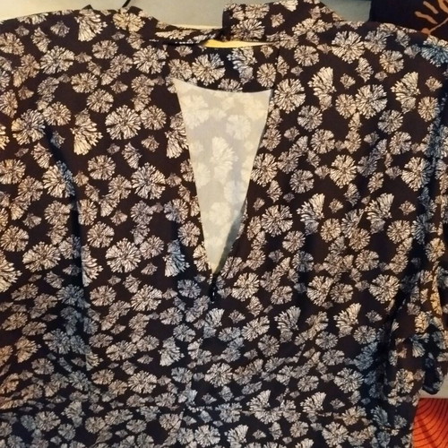 H&M floral dress with subtle back cut out like new