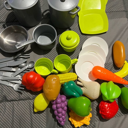 Ecoiffier dish drainer used with 45 pieces vegetables and utensils