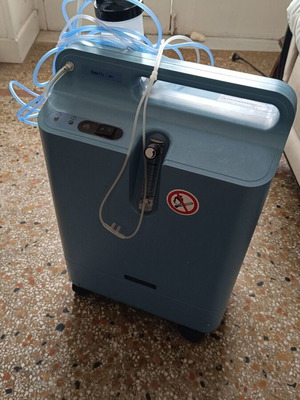 Philips Respironics EverFlo oxygen concentrator like new, 5lt