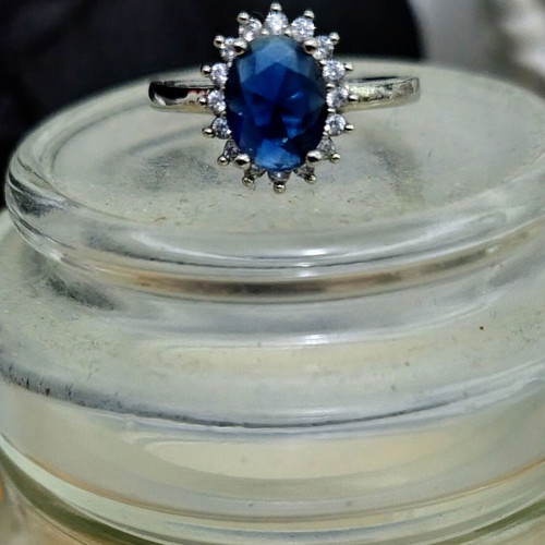 Women's ring with blue stone like new, size 8