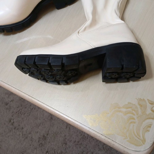 Voi and noi white boots size 39 like new, unworn