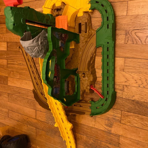 Thomas dragon with elevator used for Thomas