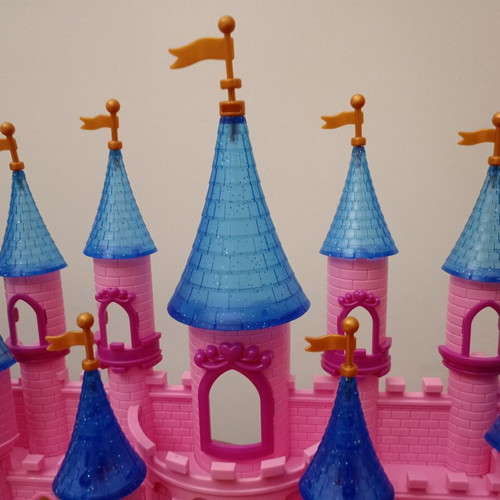 Beauty Castle My Dream playset like new with royal carriage, furniture & figures