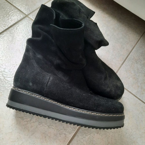 Black leather ankle boots like new, size 37
