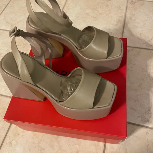 Carrano sandals size 39 like new, brown