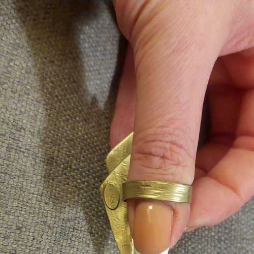 Ex Novo bronze arrowhead-shaped ring, gold tone