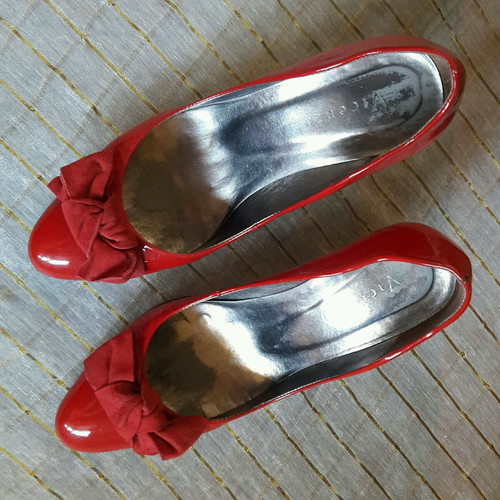 Vicenza shoes used, Italian leather red pumps with suede bow