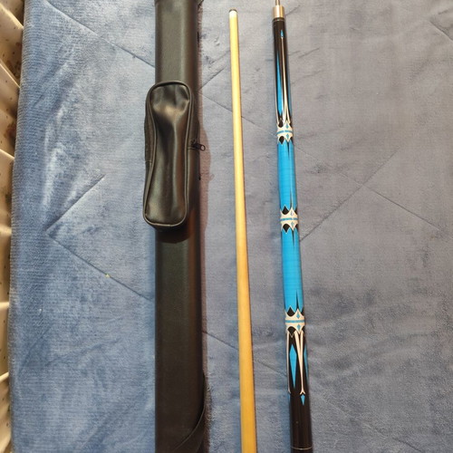 Pool cue with metal tip and case