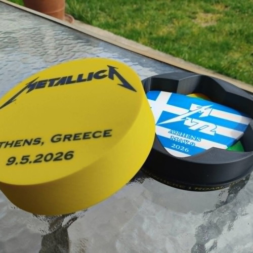 Metallica oversized pucks set with storage box and personalized message new