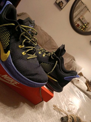 Nike Mamba Fury EP Lakers Away athletic shoes like new, size 45