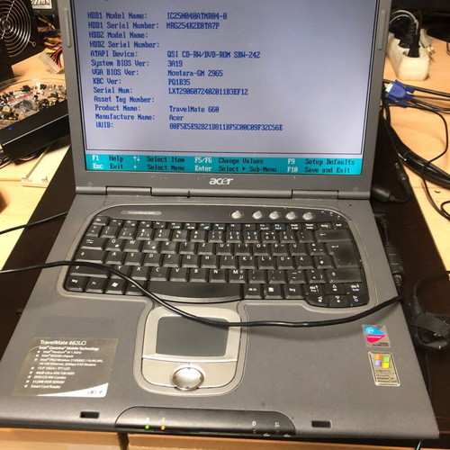 Laptop Pentium 3 used, 40 GB, retro, needs XP format