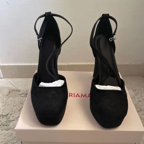 Black platform pumps like new, size 39, 11cm heel