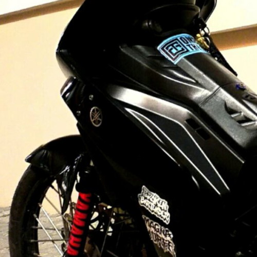 Complete motorcycle wheels with tires, disc and drum brakes