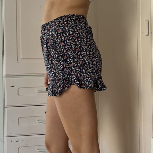 Hollister Ultra High Waisted Summer Shorts XS Romantic Floral Ruffle