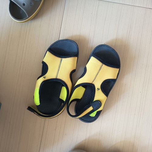 Champion sea sandals size 32 used, blue and yellow