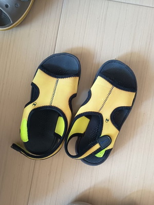 Champion sea sandals size 32 used, blue and yellow