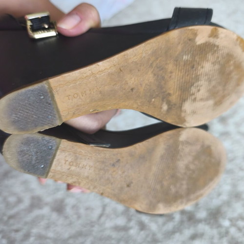 Tommy Hilfiger leather sandals size 39 used, black