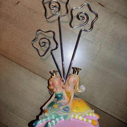 Decorative photo holder with princesses