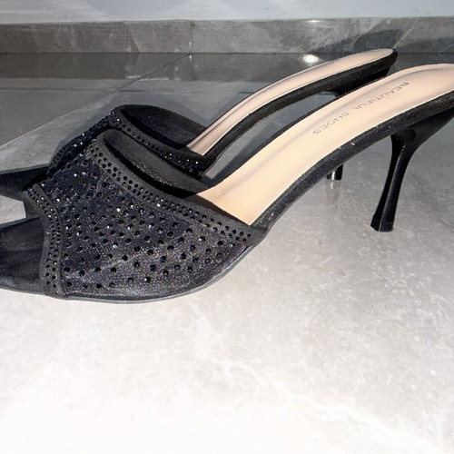 Low Heel Pumps size 40.5 like new, black