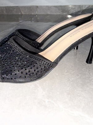 Low Heel Pumps size 40.5 like new, black