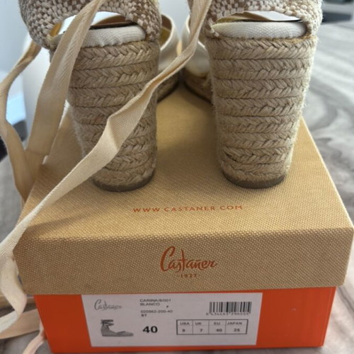 Castañer wedge espadrilles size 40, off-white