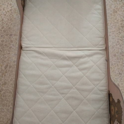 Lorreli playpen complete with Greco strom mattress like new