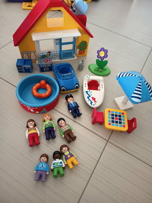 Playmobil country house 123 like new with many pieces