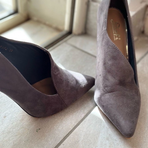 Gray pumps used with 10cm heel, size 38