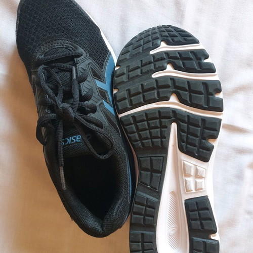 Men's Asics Jolt 3 shoes new, size 41.5, black with blue