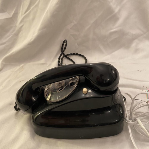 Siemens antique analog telephone used with vertical handset placement