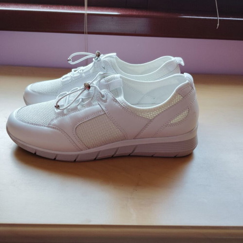 Medicus white sports shoes size 40 like new natural leather and textile