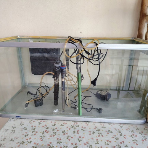 Aquarium 100lt used with accessories