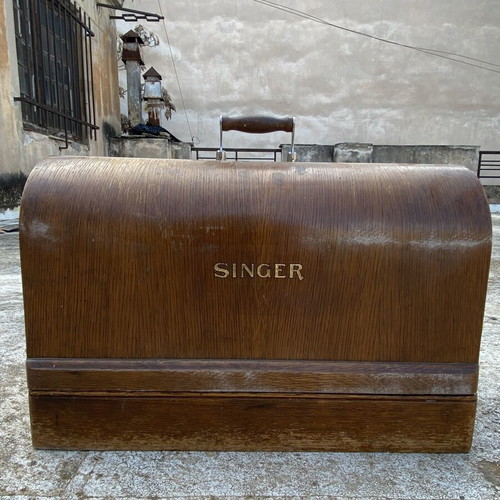Singer Hand-Crank Sewing Machine 15D 1928 used with wood case