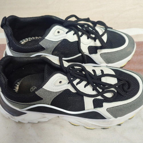 Women's athletic shoes size 38 used, black and white