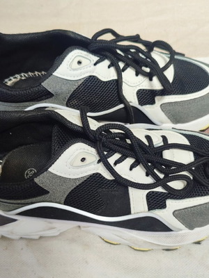 Women's athletic shoes size 38 used, black and white