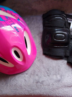Protection set helmet and knee pads for bike and scooter, new
