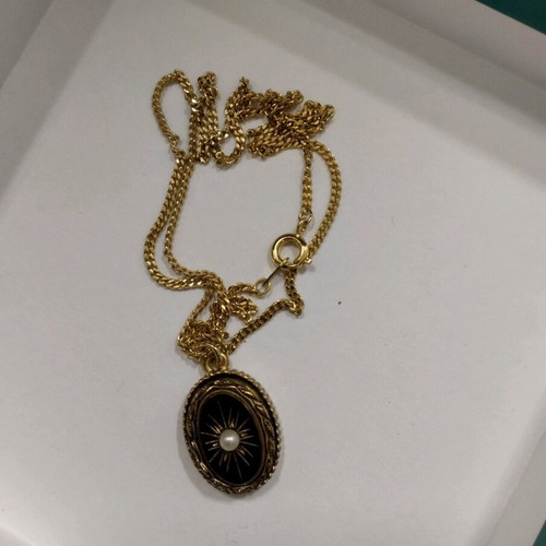 Vintage necklace like new with gold pendant