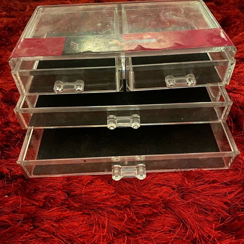 Make up storage box like new with 4 different compartments